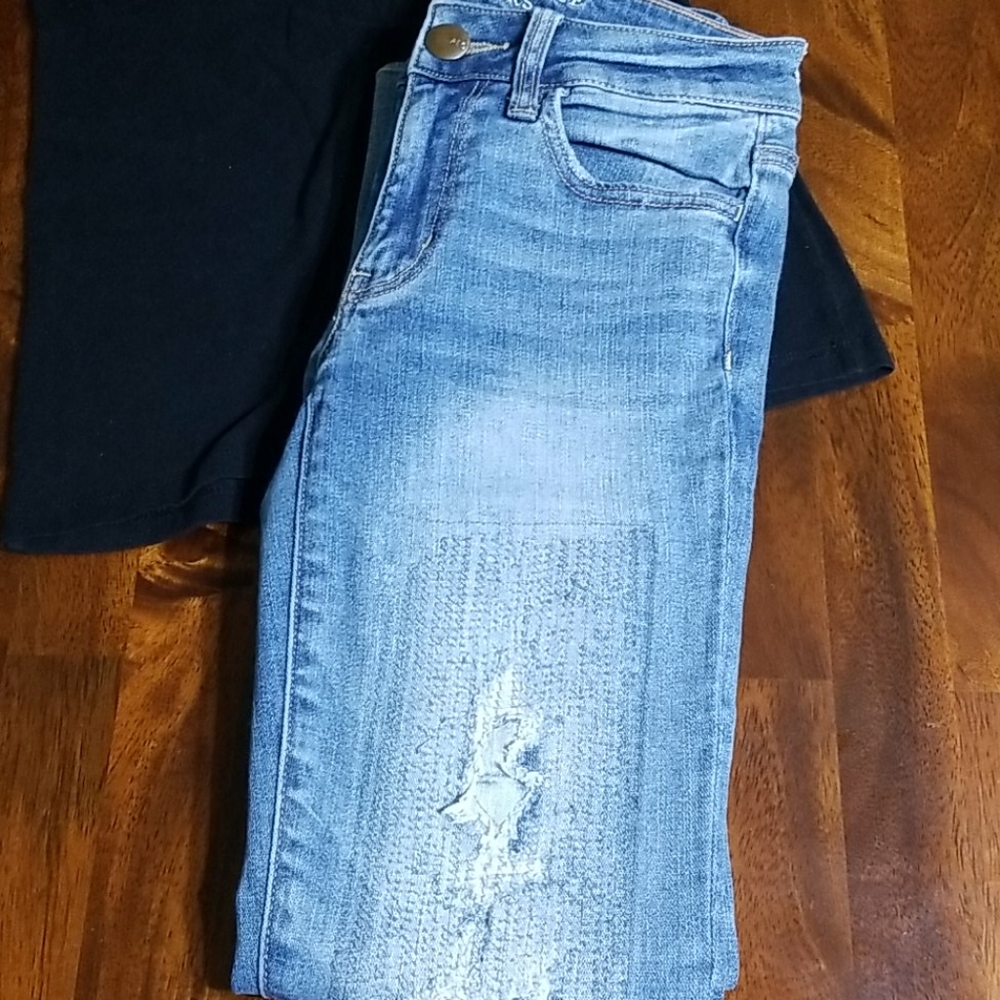 *Price Drop* American Eagle Ripped Skinny Jeans